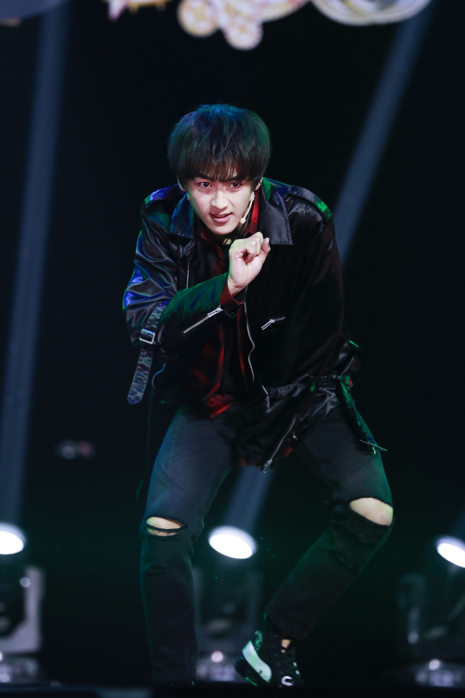 偶像组合"易安音乐社"参与了一档全新竞演类自制舞台《少年成长计划》