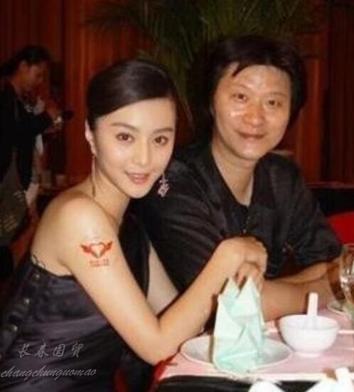 行业人物 > 正文 范冰冰爸爸范涛,当年曾在部队文工团工作,转业后回到