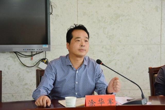 区教育局党委书记,局长涂华军讲话