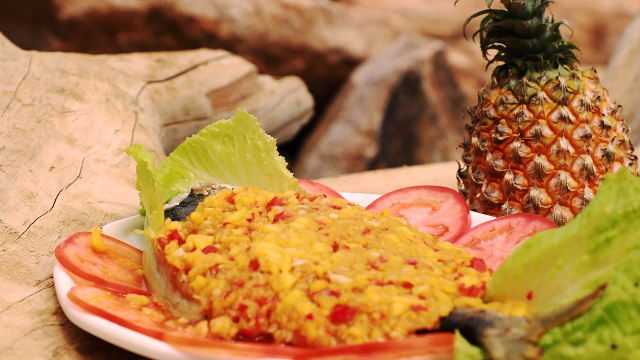 菠萝鱼这种搭配从来没吃过渔家姑娘初次尝试没想到做的很成功