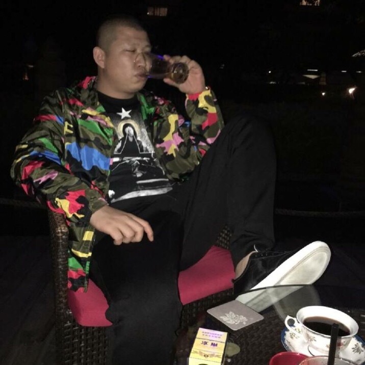 赵本六是快手网红中年龄比较大的,他最开始是yy的主播后来转玩快手.