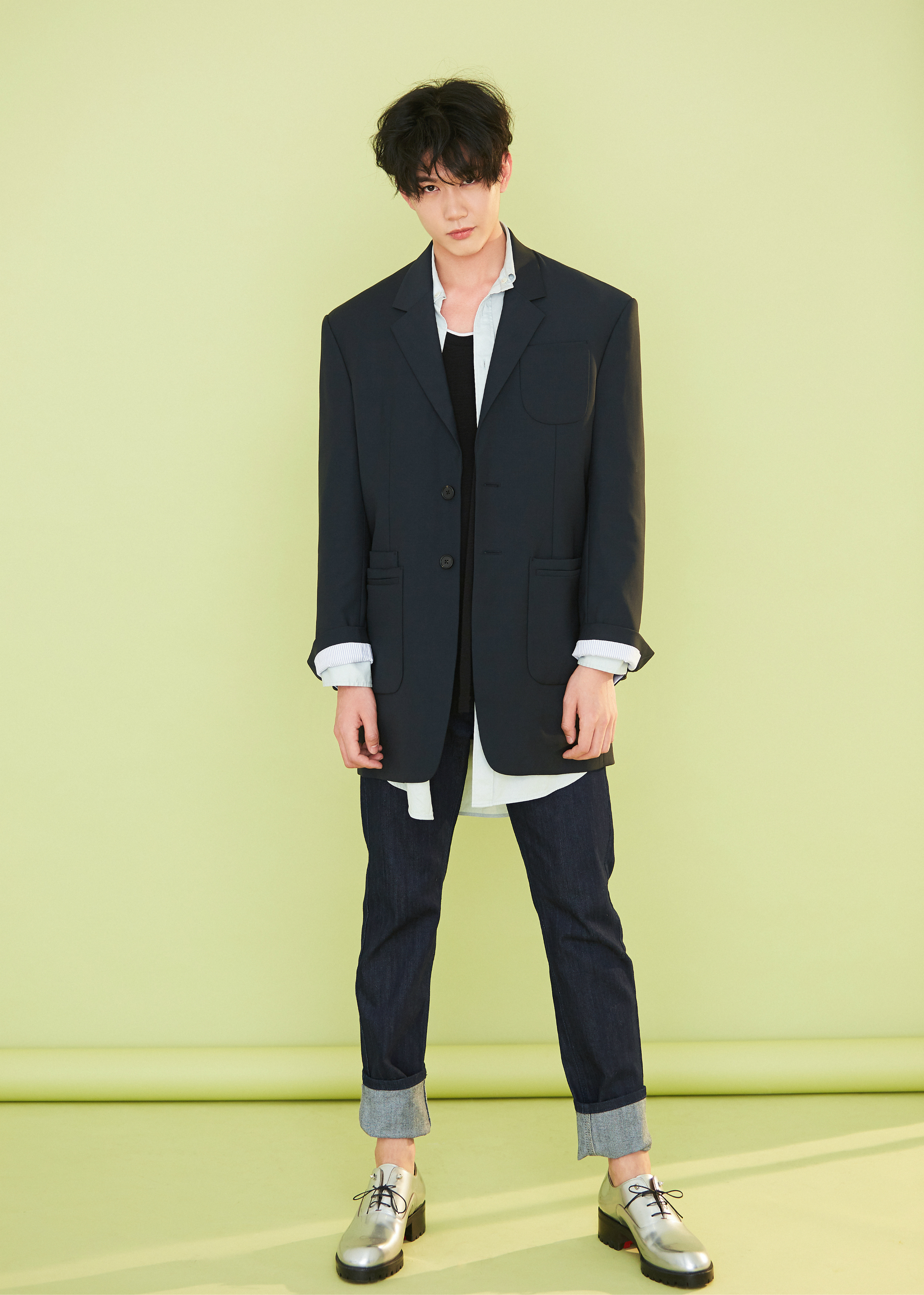 李昕哲时尚大片清新十足 慵懒气息惹人心动