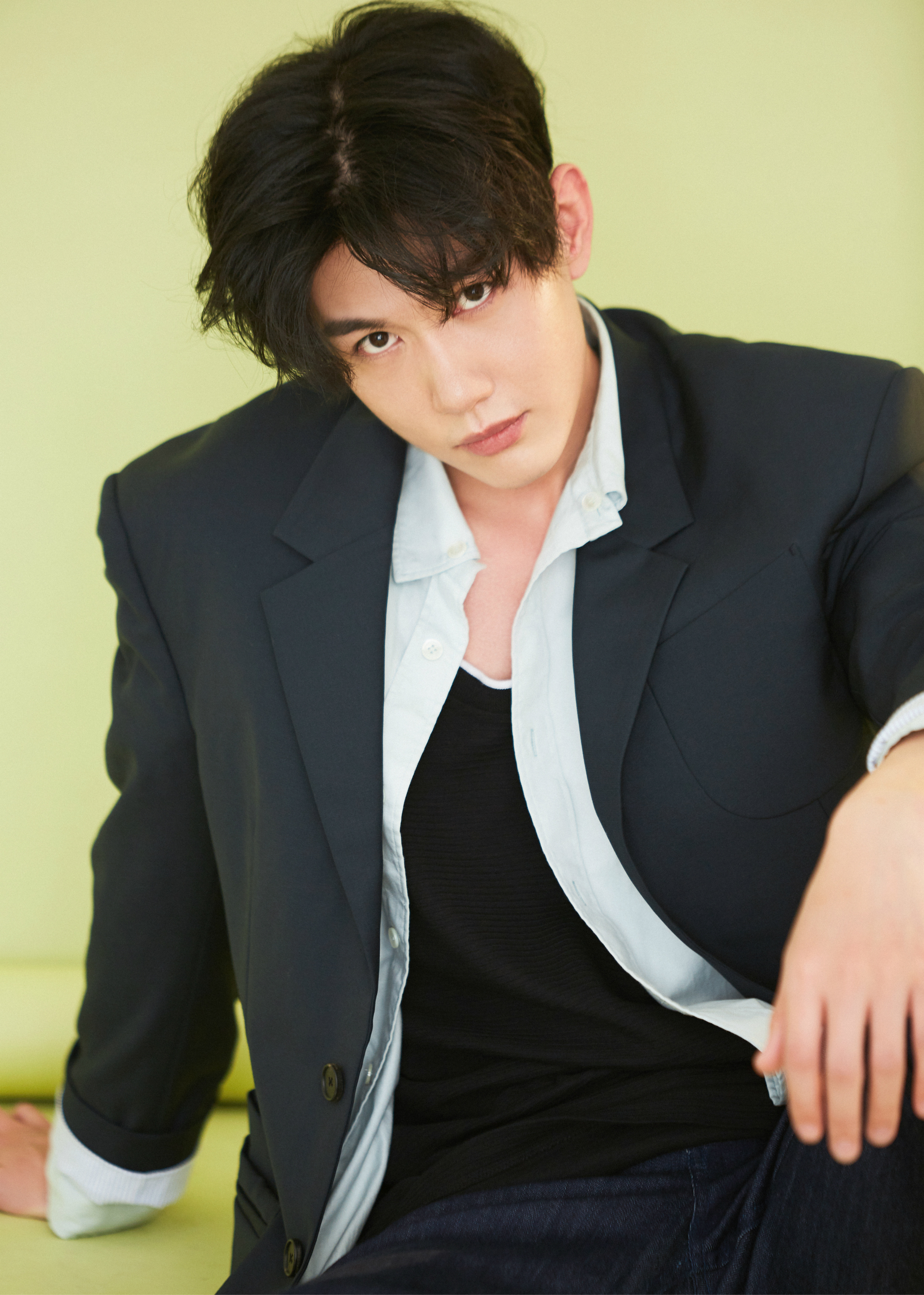 李昕哲时尚大片清新十足 慵懒气息惹人心动