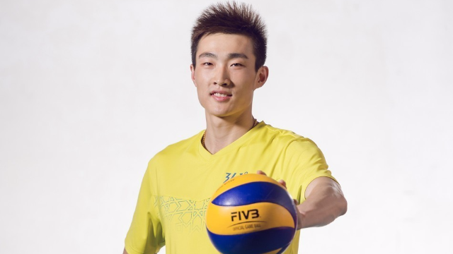 帅呆了中国男排队长季道帅后排调整单脚背飞砸地板