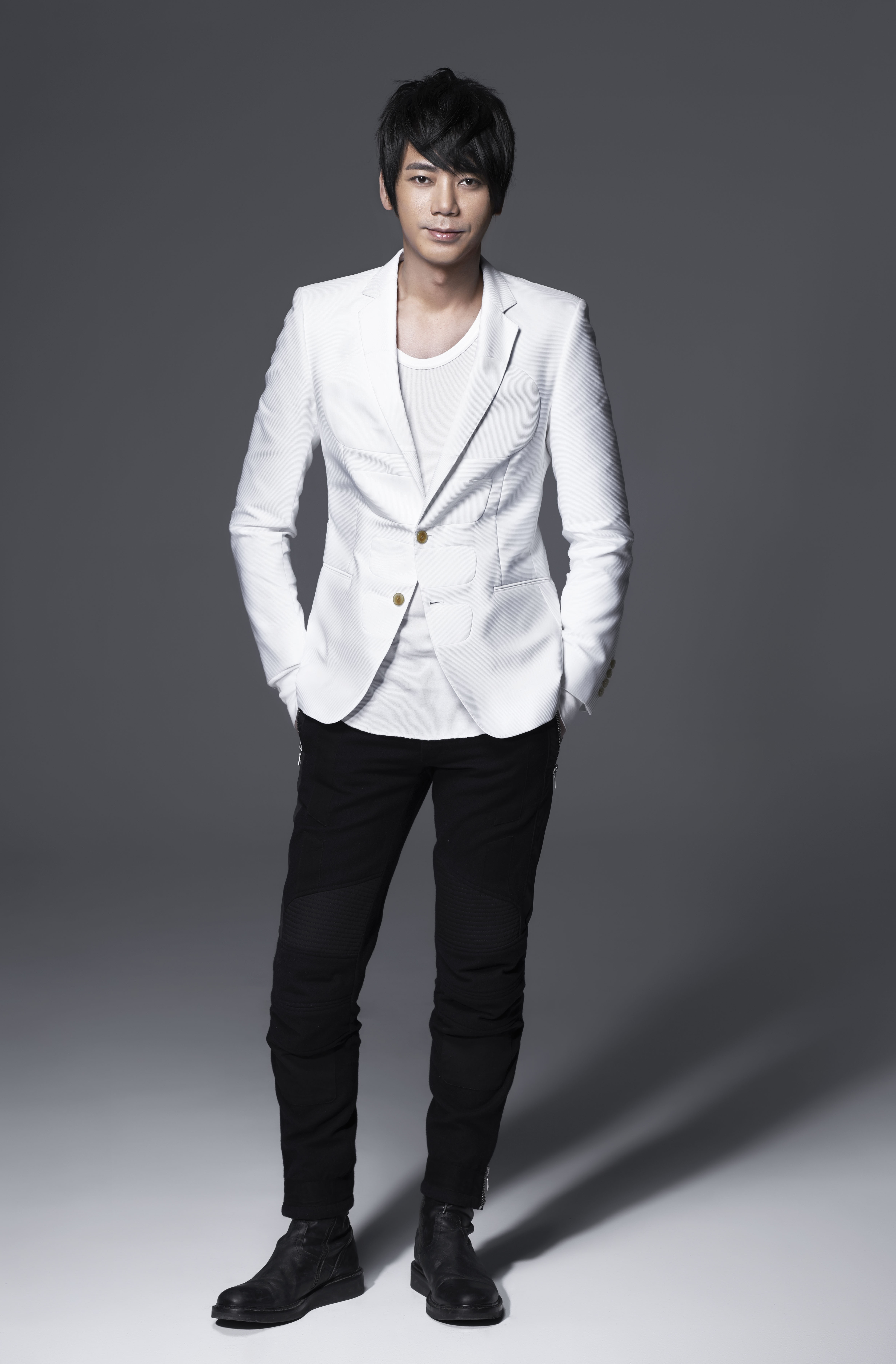 信全新单曲《一眼一生》,为都市"夹心糖"发声