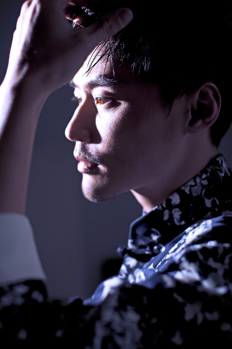 程皓枫最新黑白写真曝光 忧郁气质彰显男性荷尔蒙