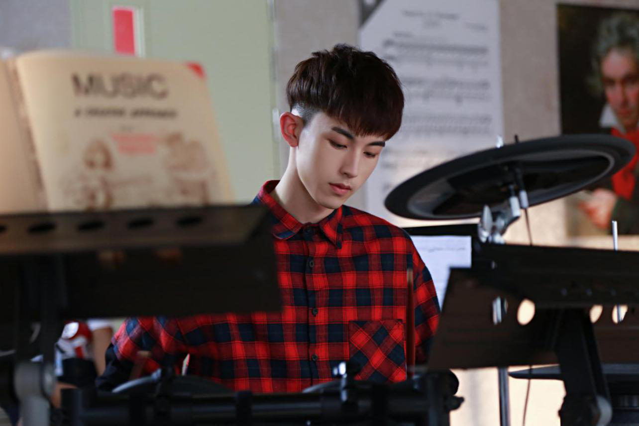 《惹上冷殿下》暑假将播 郭俊辰本色出演全能偶像