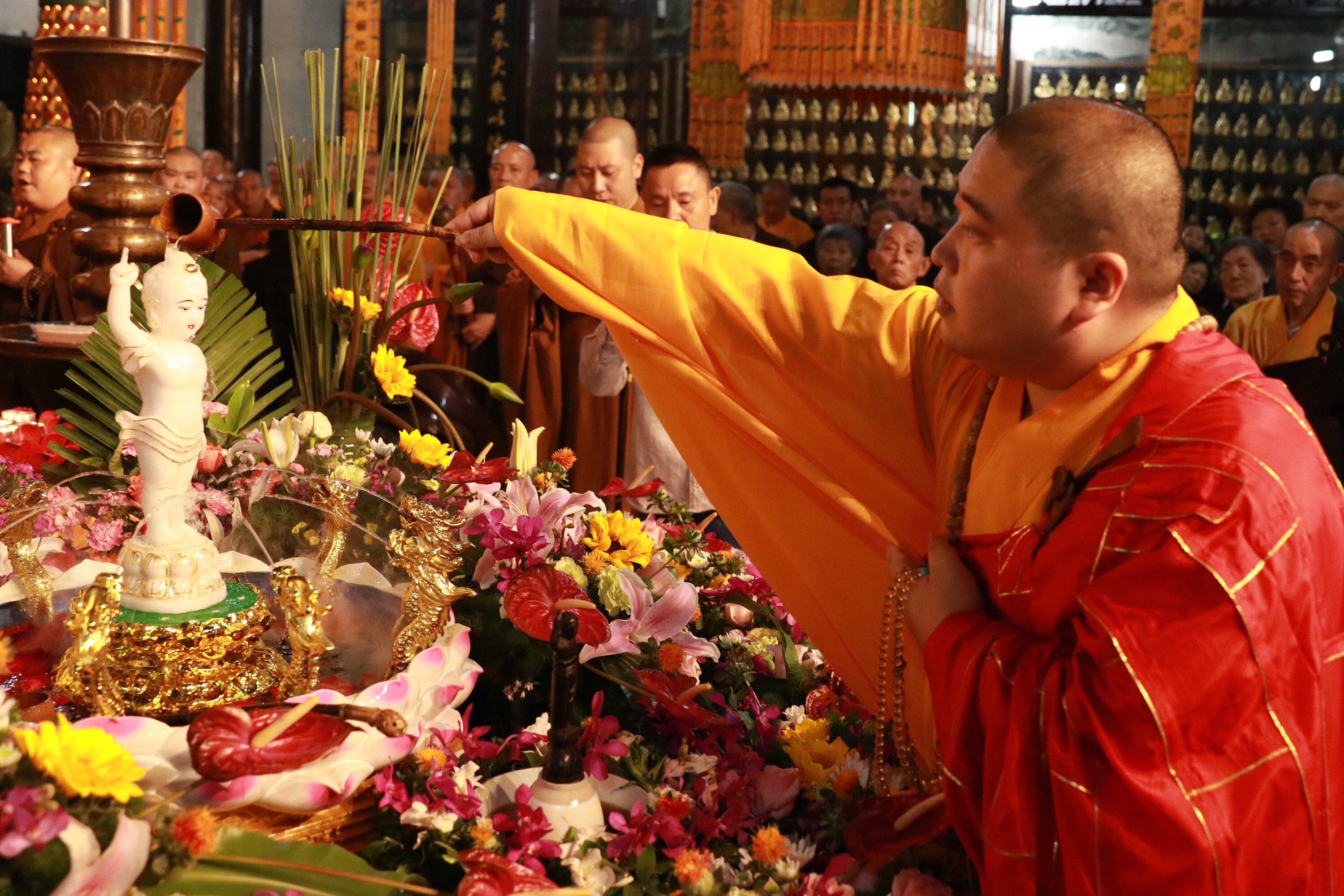 "共沐佛恩,为心洗尘"重庆华岩寺恭迎释迦牟尼佛圣诞浴佛大法会圆满__