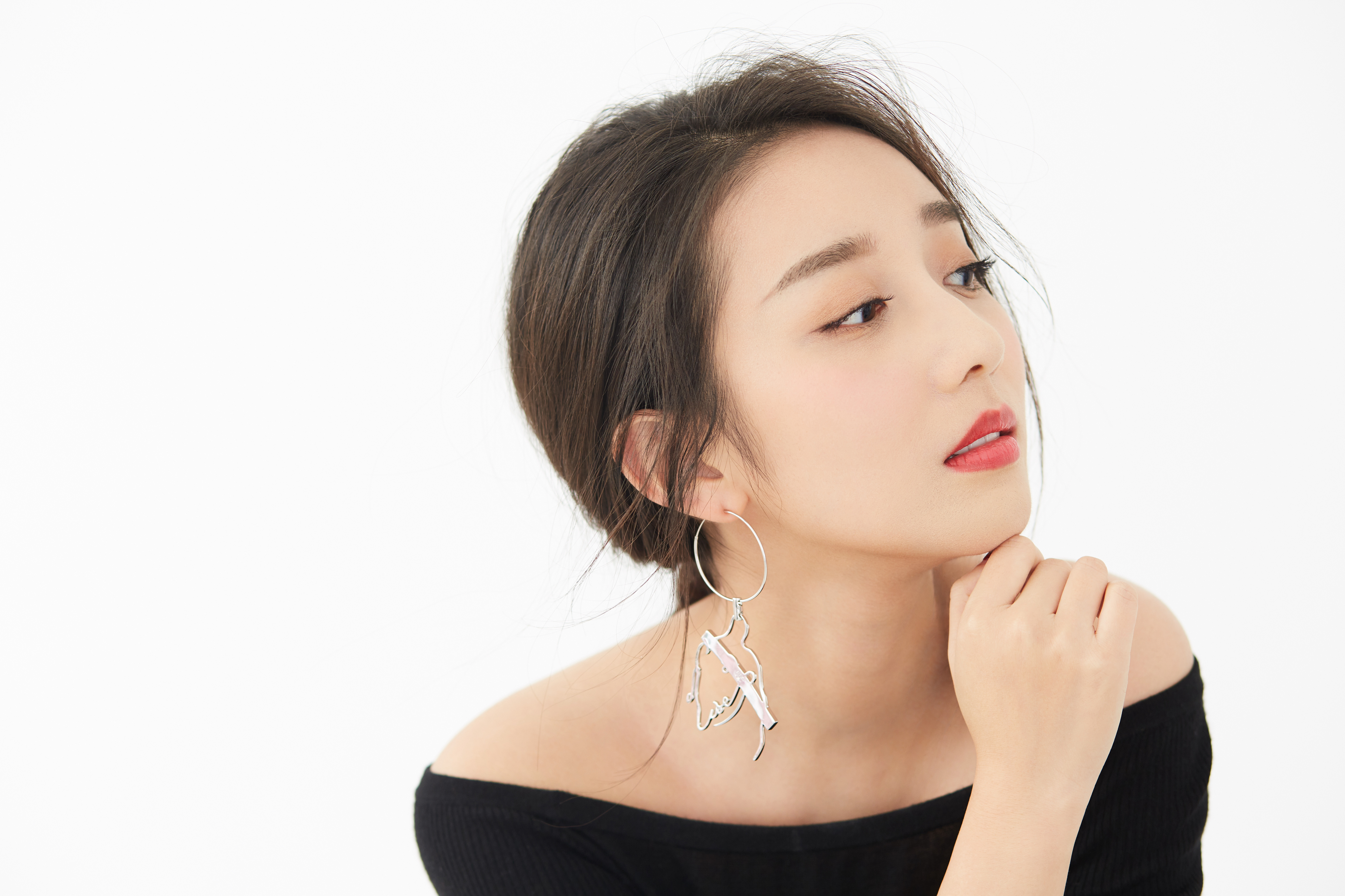 《莽荒纪》红白黑之魅惑水易,陈梦瑶曝光最新写真_凤凰网娱乐_凤凰网