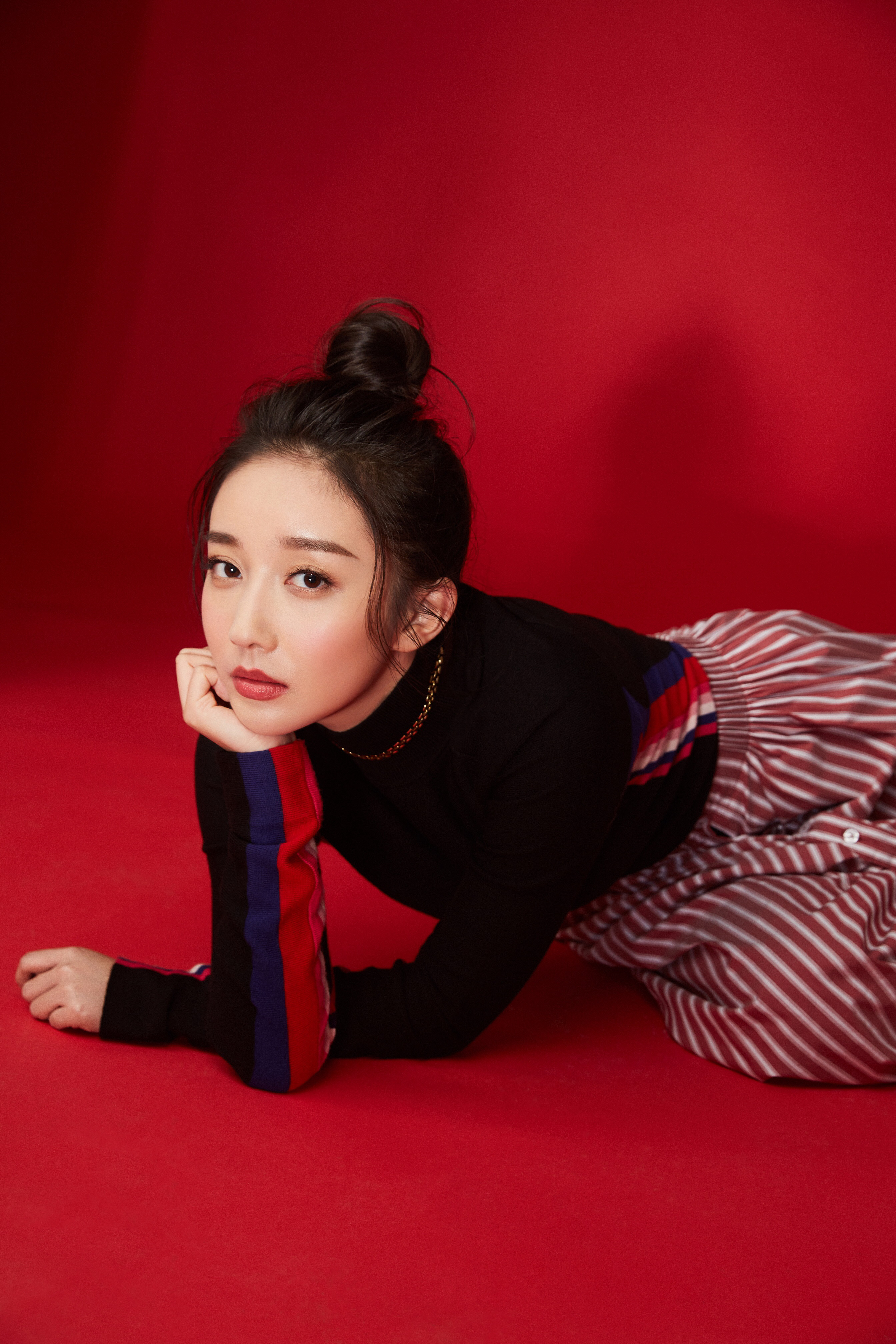 《莽荒纪》红白黑之魅惑水易,陈梦瑶曝光最新写真_凤凰网娱乐_凤凰网