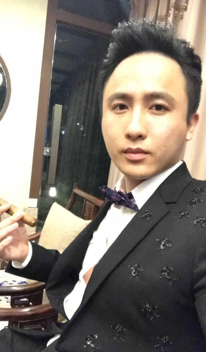 米boss和百万星光五哥都是快手上很有实力的土豪,一个是做建材的一个