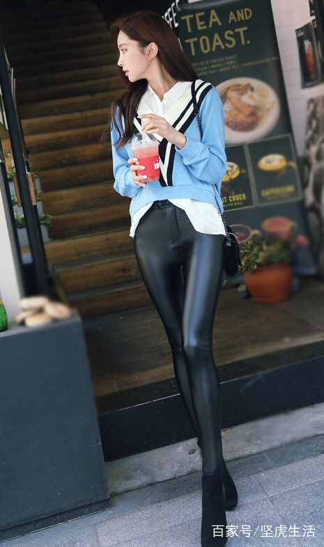 极具美感的修身皮裤,穿上舒适时髦又好看!_凤凰网时尚_凤凰网