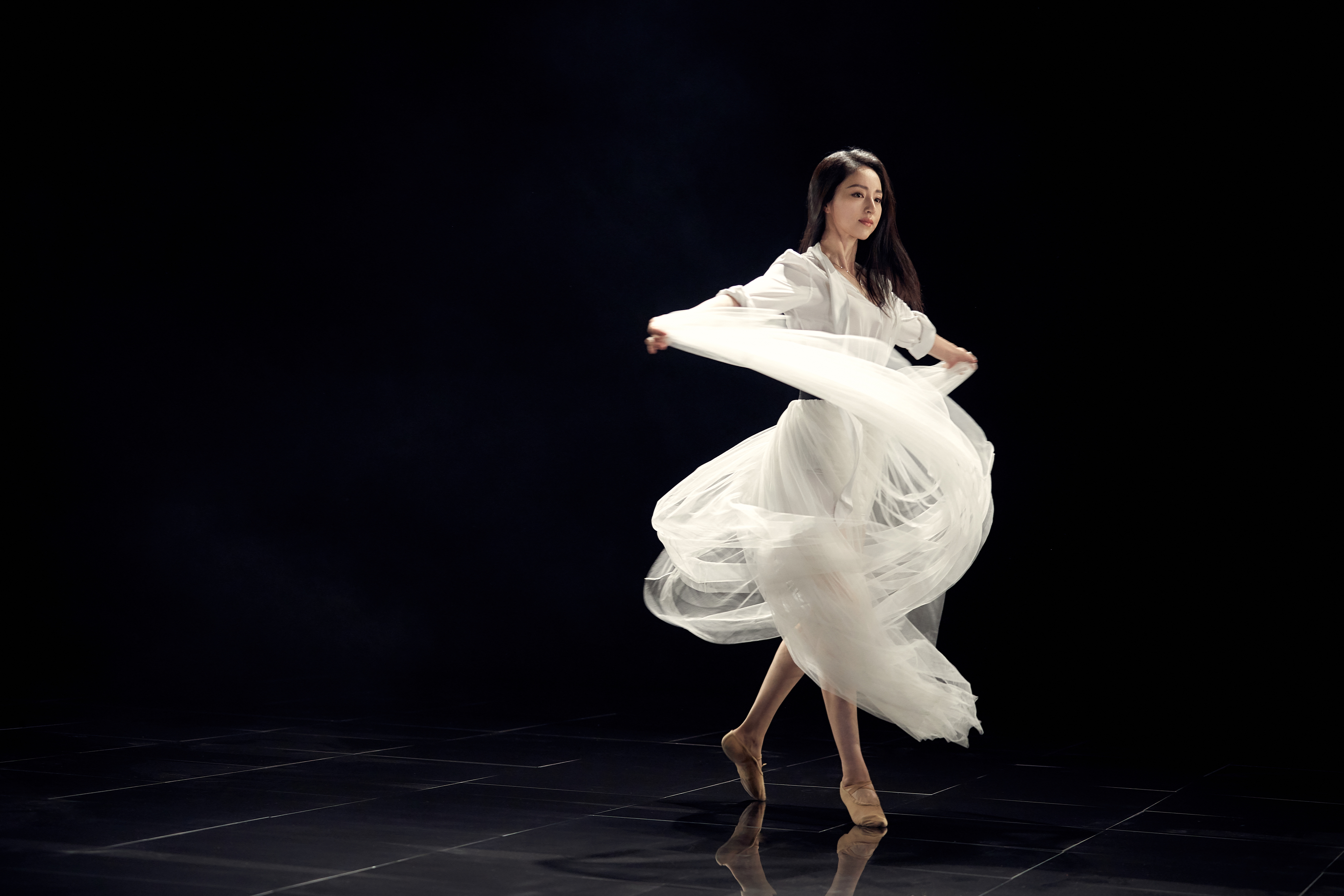 董璇最新广告花絮曝光 尽显专业舞者风范