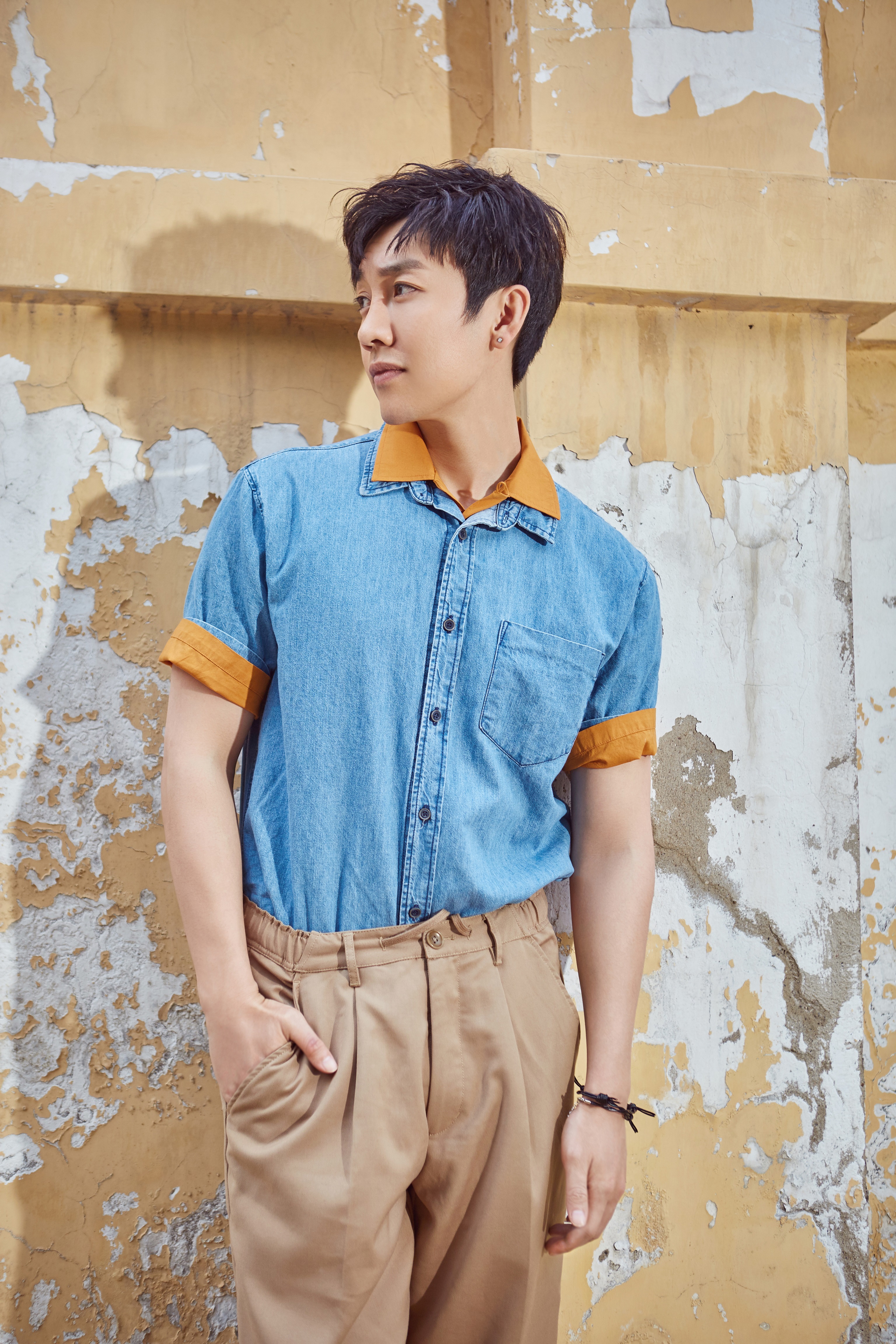 王野惊喜曝光一组街拍 校园风清爽开撩_凤凰网娱乐_凤凰网