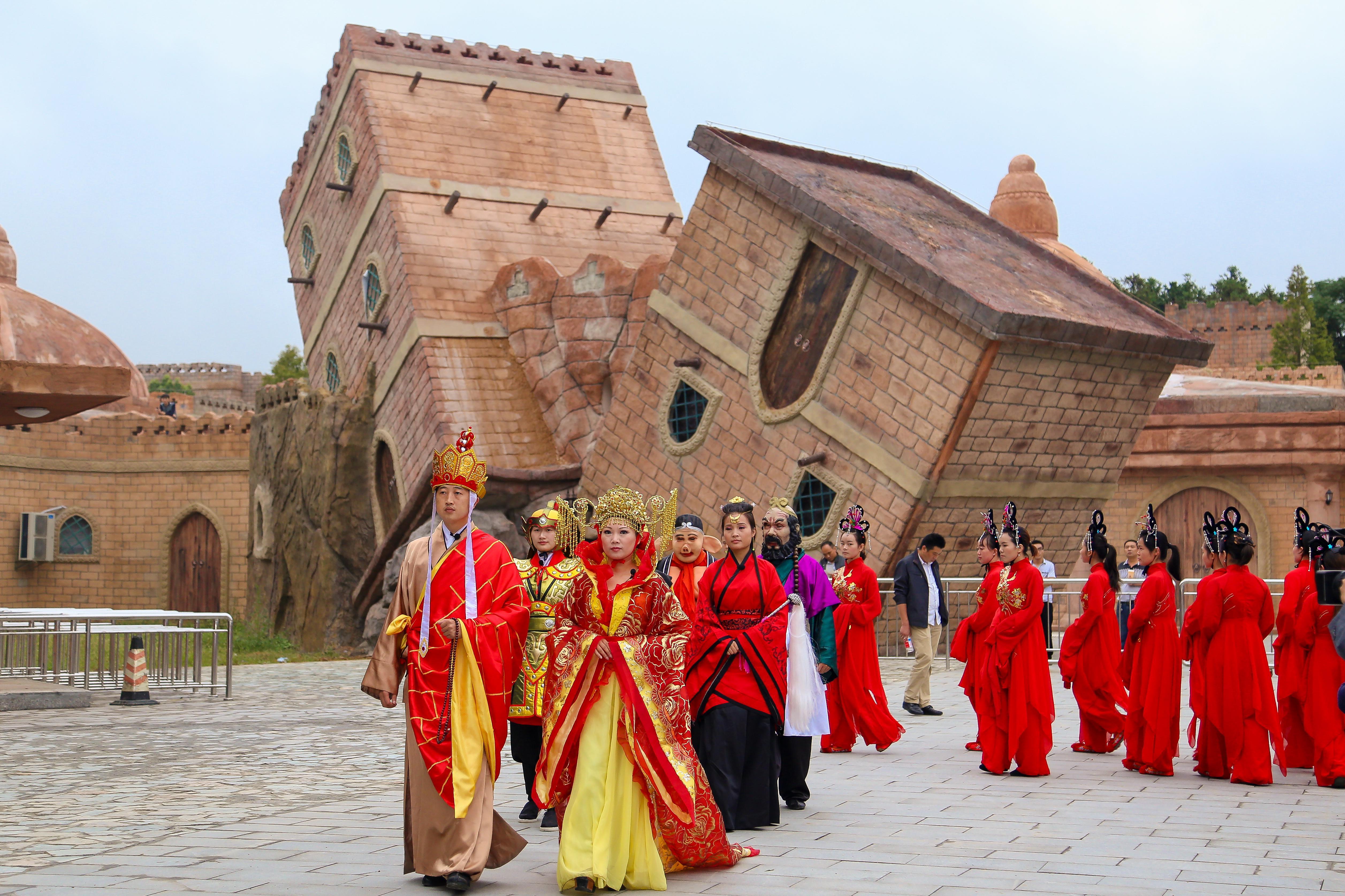 女士穿旗袍,游客着汉服来西游记公园,可享
