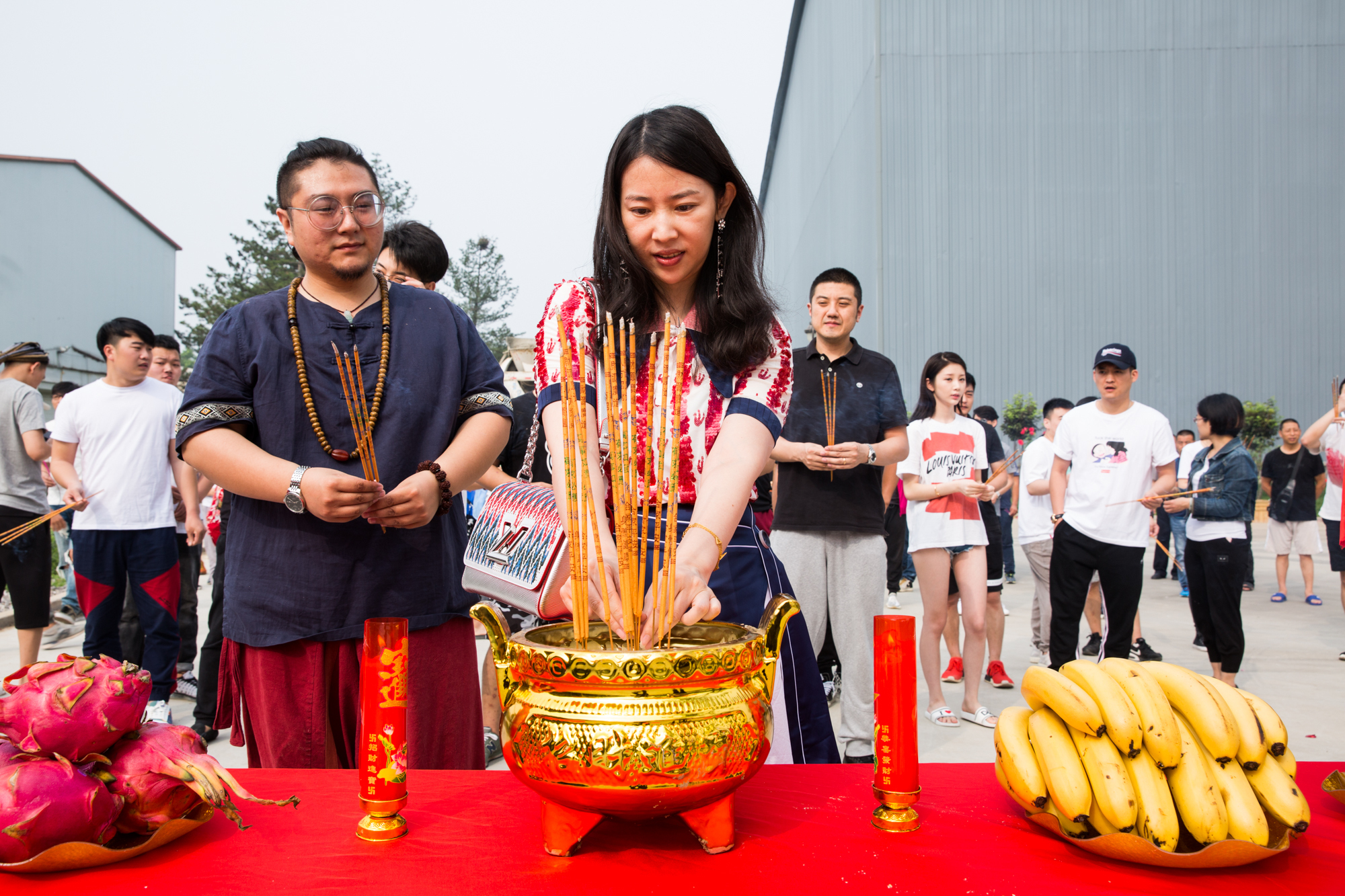 佳宜影业出品 都市奇幻喜剧电影《财神》近日隆重开机_凤凰网娱乐