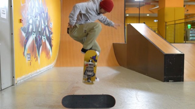 许莹滑板新手教学一分钟教你豚跳瞬间成为广场焦点