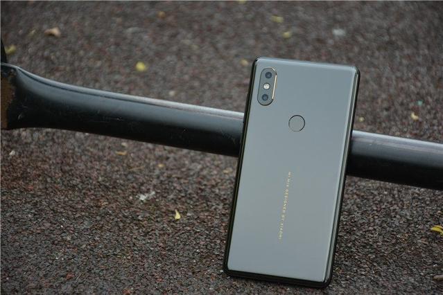 小米mix2s和小米8全面对比,看完就知道选哪个了!