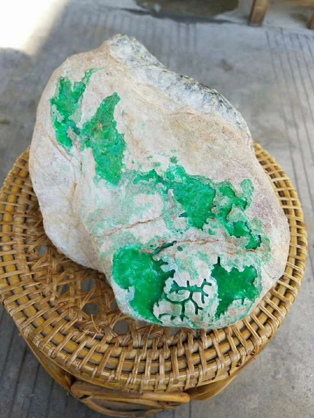 木那成名主要是在20世纪60年代后期,当时,整个帕敢场区出的翡翠赌石都