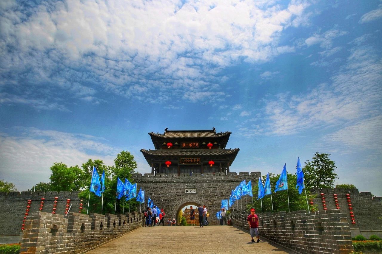 杭州 拱宸桥  龙舟途经运河18城,每个城市都有各自标志性景点以及地标