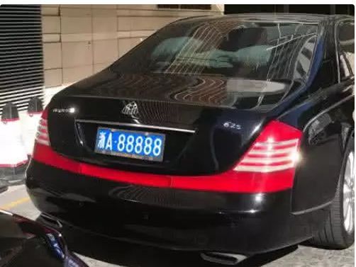 a88888车牌不是法拉利也不是保时捷,而是一辆出租车_凤凰网汽车_凤凰