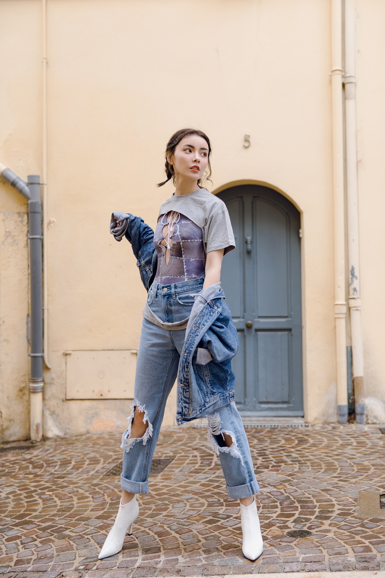 赵宇彤最新街拍大秀玲珑身材 玩味混搭最chic_凤凰网娱乐_凤凰网