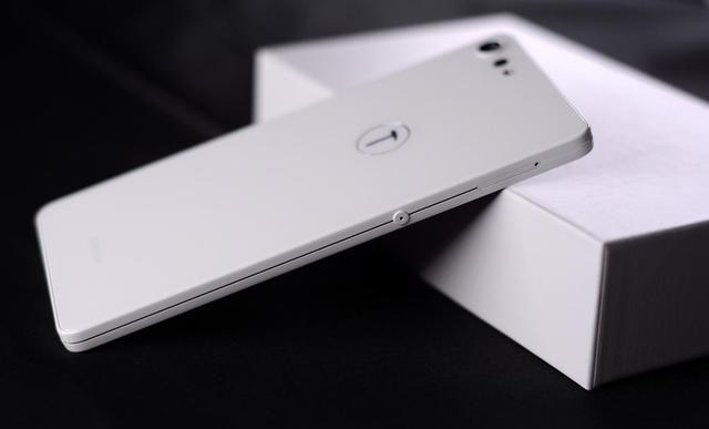 美到窒息的设计,坚果 pro 2 纯白限量版开箱