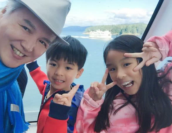 张庭一家甜蜜旅游,儿子帅女儿美,张庭依然倾世美颜,网友:厉害了林瑞阳