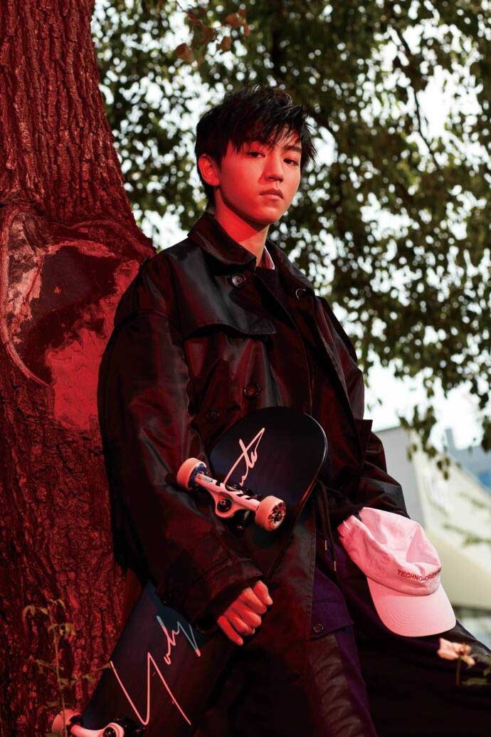 街头滑板少年-王俊凯_凤凰网娱乐_凤凰网