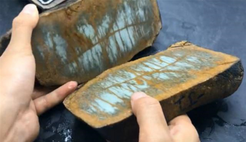 翡翠原石切垮案例分享,一刀亏损几万,你输得起吗?
