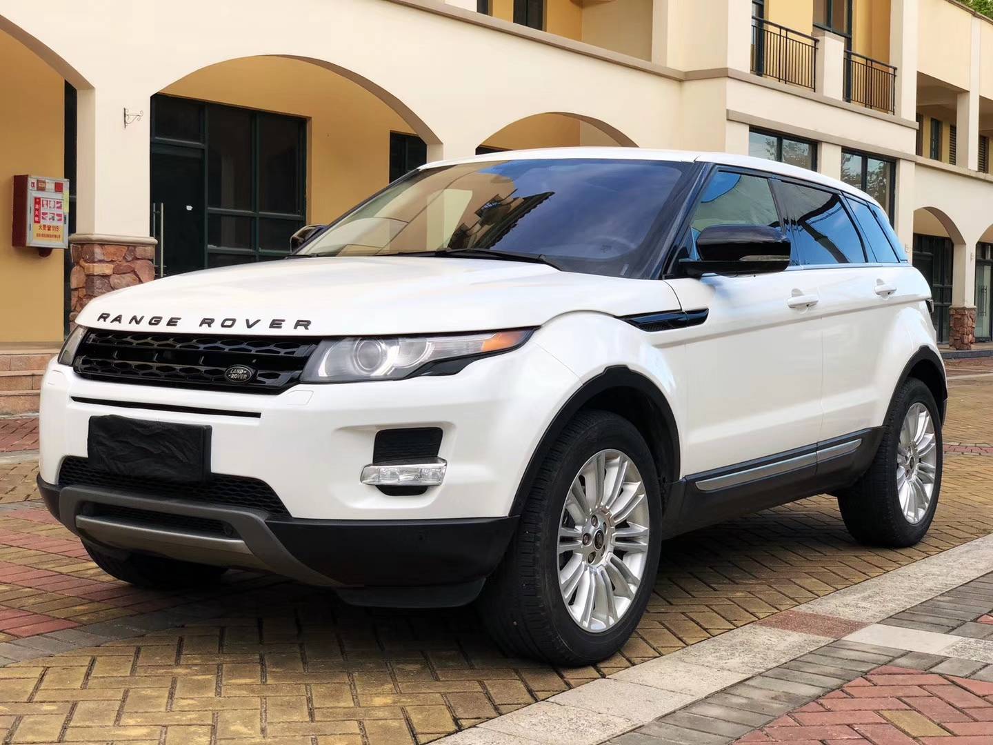 16万越野先驱之称的15款路虎揽胜极光_凤凰网汽车_凤凰网