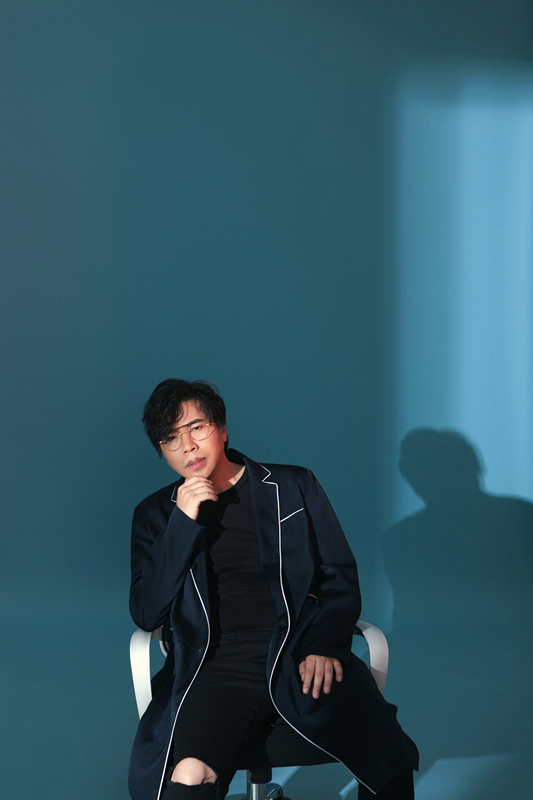 卢庚戌杂志时尚大片曝光 执导电影《一生有你》筹备四年即将上映_凤凰