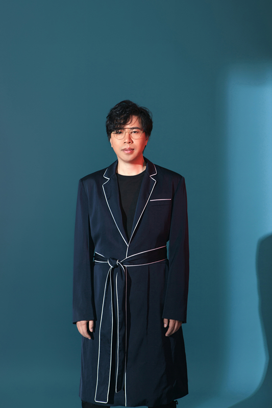 卢庚戌杂志时尚大片曝光 执导电影《一生有你》筹备四年即将上映_凤凰