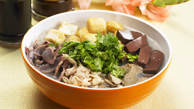 南京特色美食鸭血粉丝汤