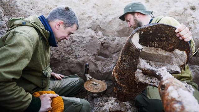 俄罗斯"挖土党":专门去深山沼泽,感受70年前真实发生的历史