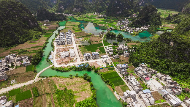 航拍广西都安东庙地苏山清水秀美景
