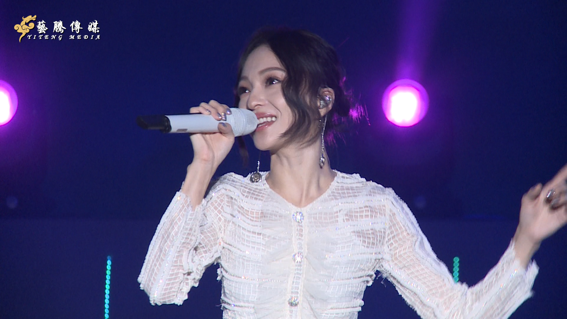 张韶涵现场版淋雨一直走让爱发声全国巡演魅力深圳站