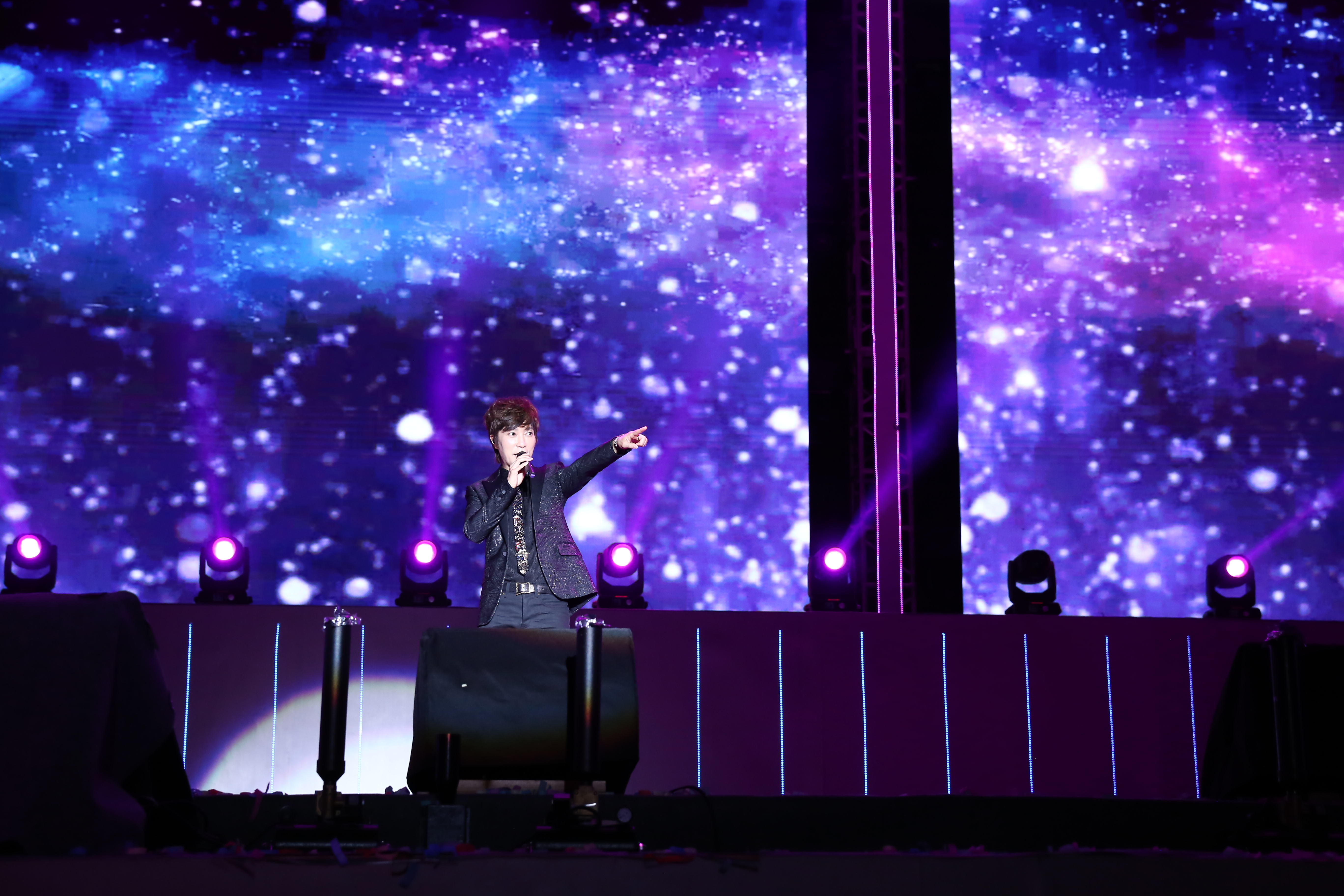 邰正宵九百九十九朵玫瑰让爱发声全国巡演魅力深圳站