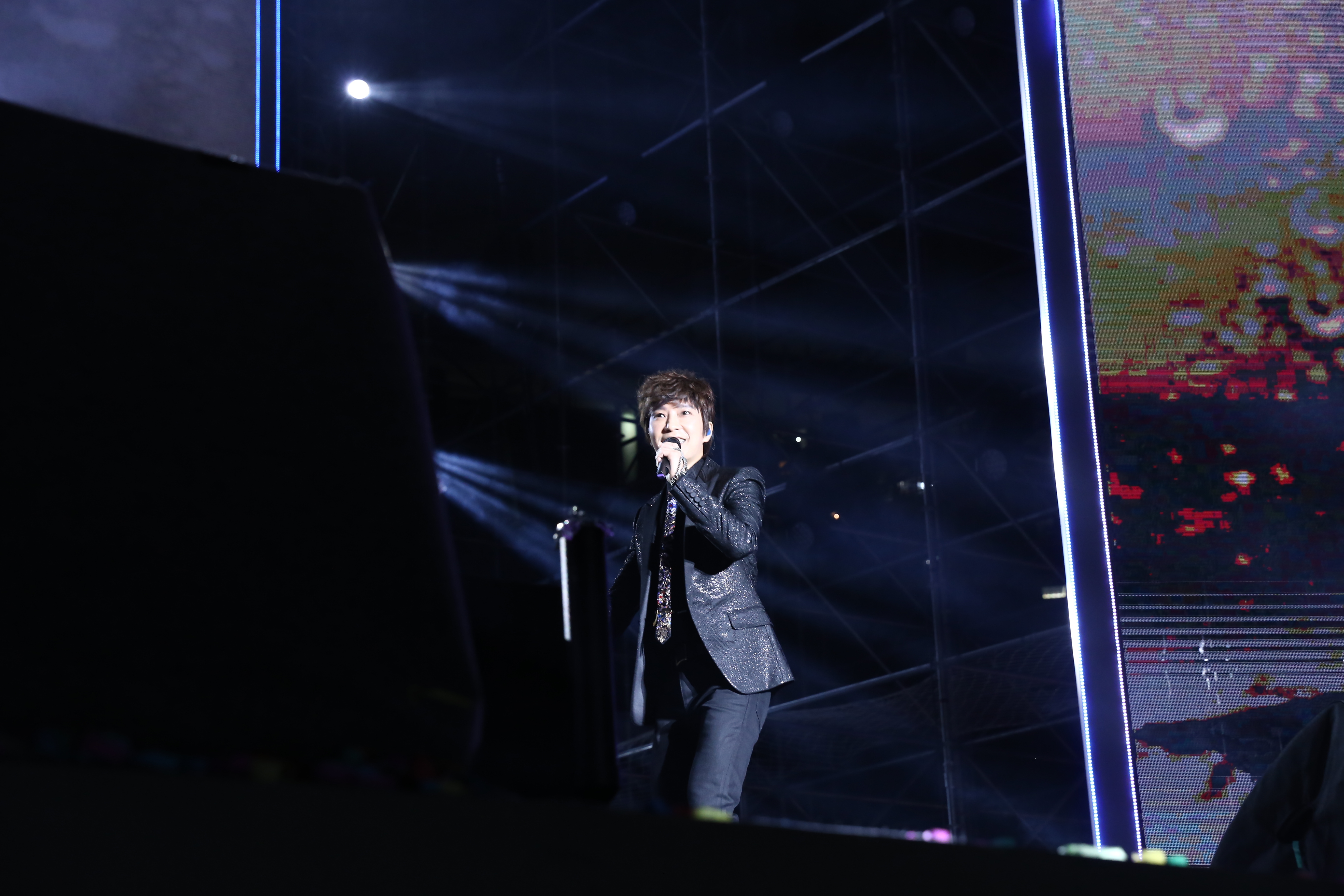 邰正宵《九百九十九朵玫瑰》|让爱发声全国巡演——魅力深圳站_凤凰网