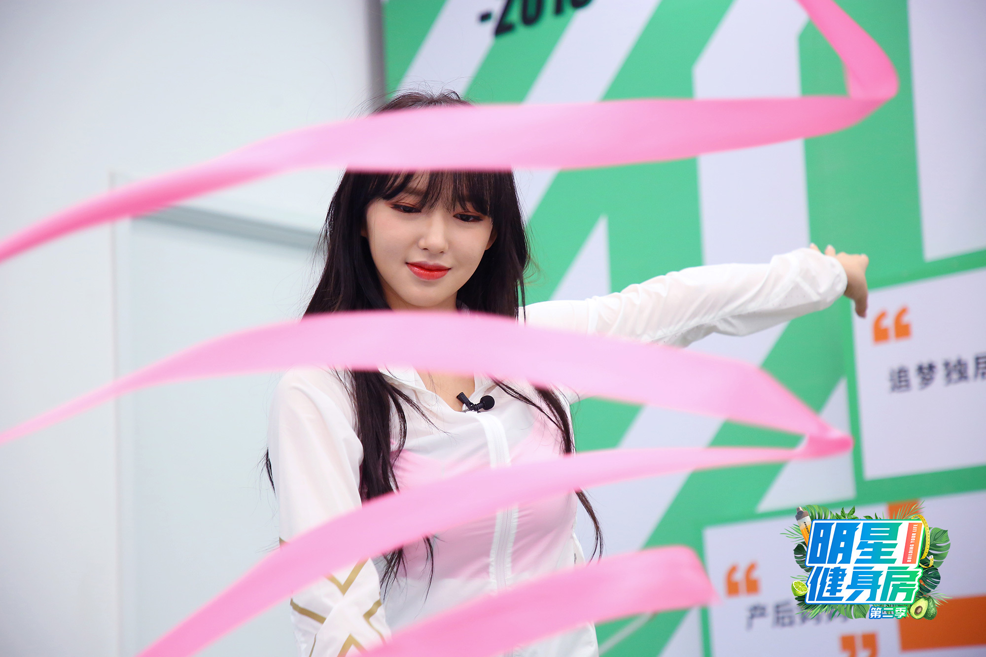 从小"习舞"的程潇凭借零失误的球操表演摘得过《偶像运动会》艺术体操