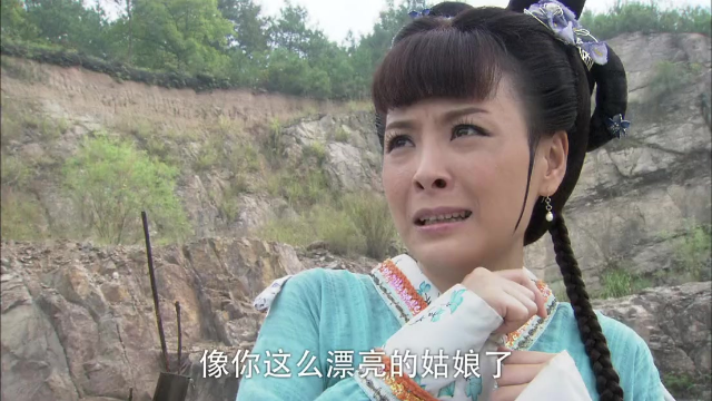 丫环小莲去看王宝钏途中遭几个叫花子欺负张伟英雄救美