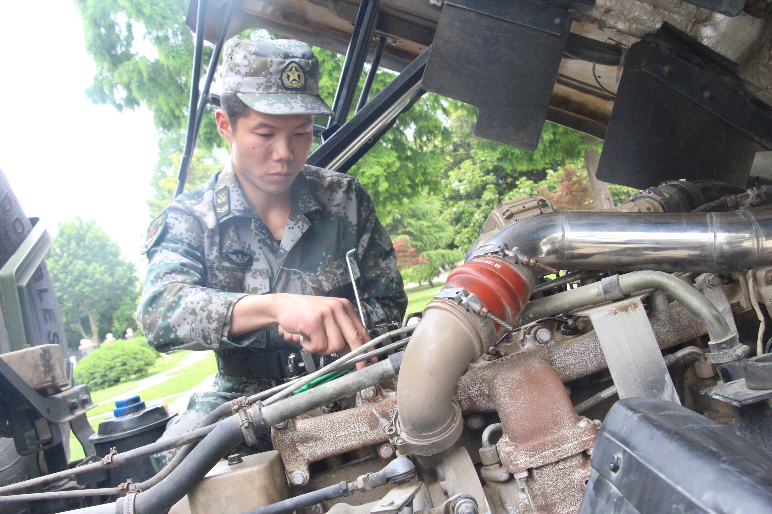 危急关头,第71集团军某旅休假士官勇救落水群众!