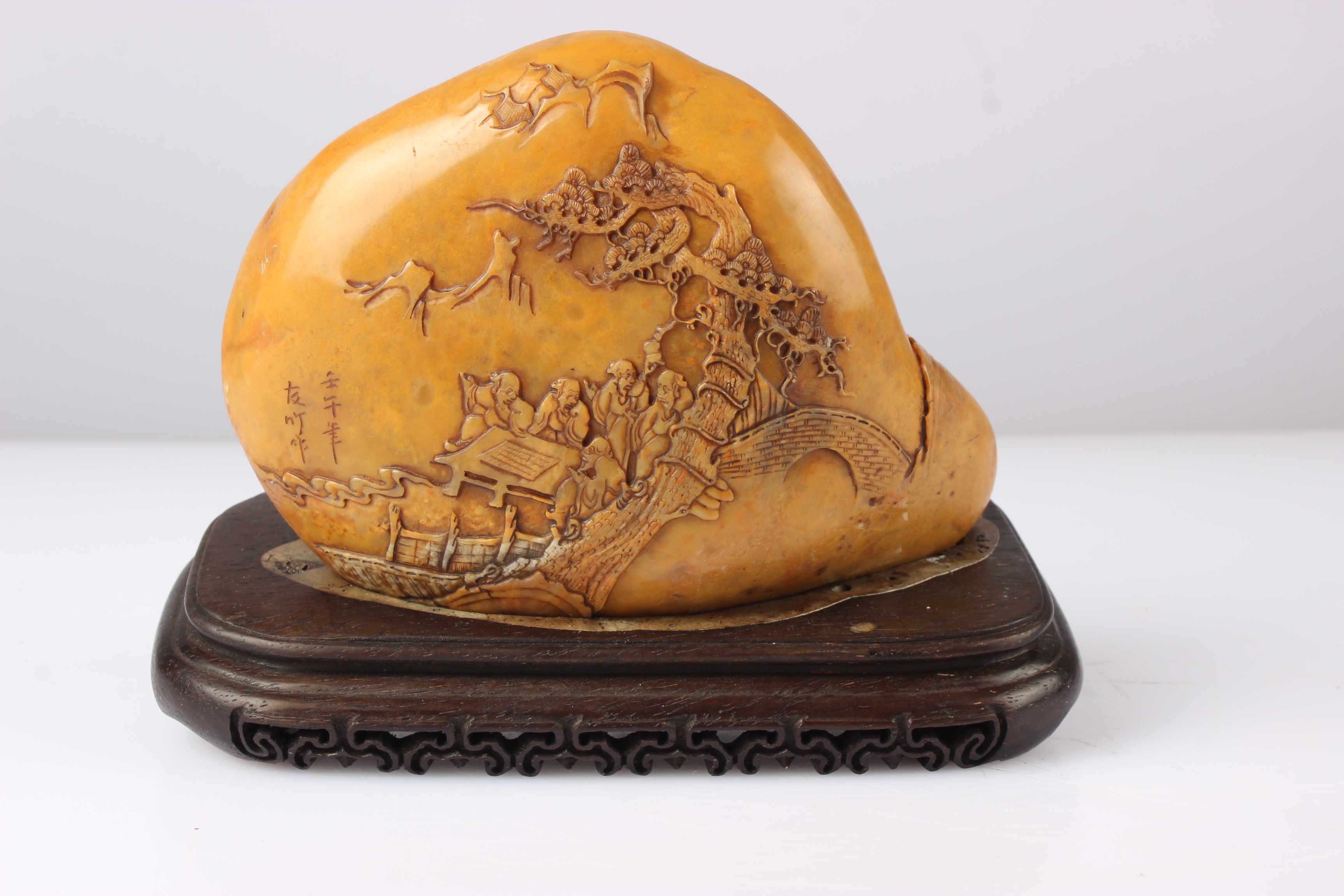 此田黄摆件 重 : 1563g 出自民国大家林友竹作品展览地址:深圳观古