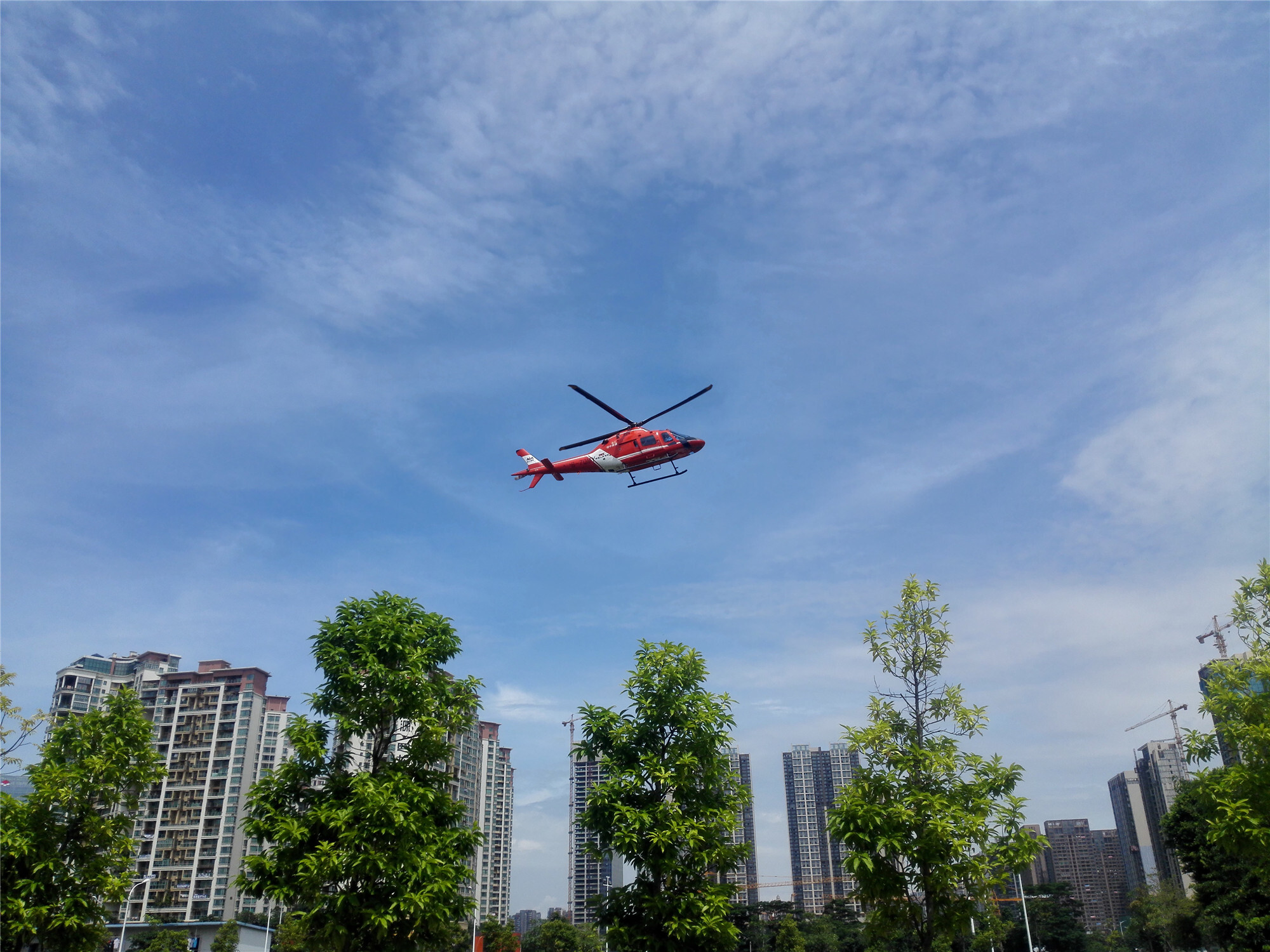 深圳:东部景区实行预约通行,直升机护航安全有保障