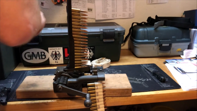 帆布式弹链是如何一颗颗串联起来的都是靠的这个装弹机