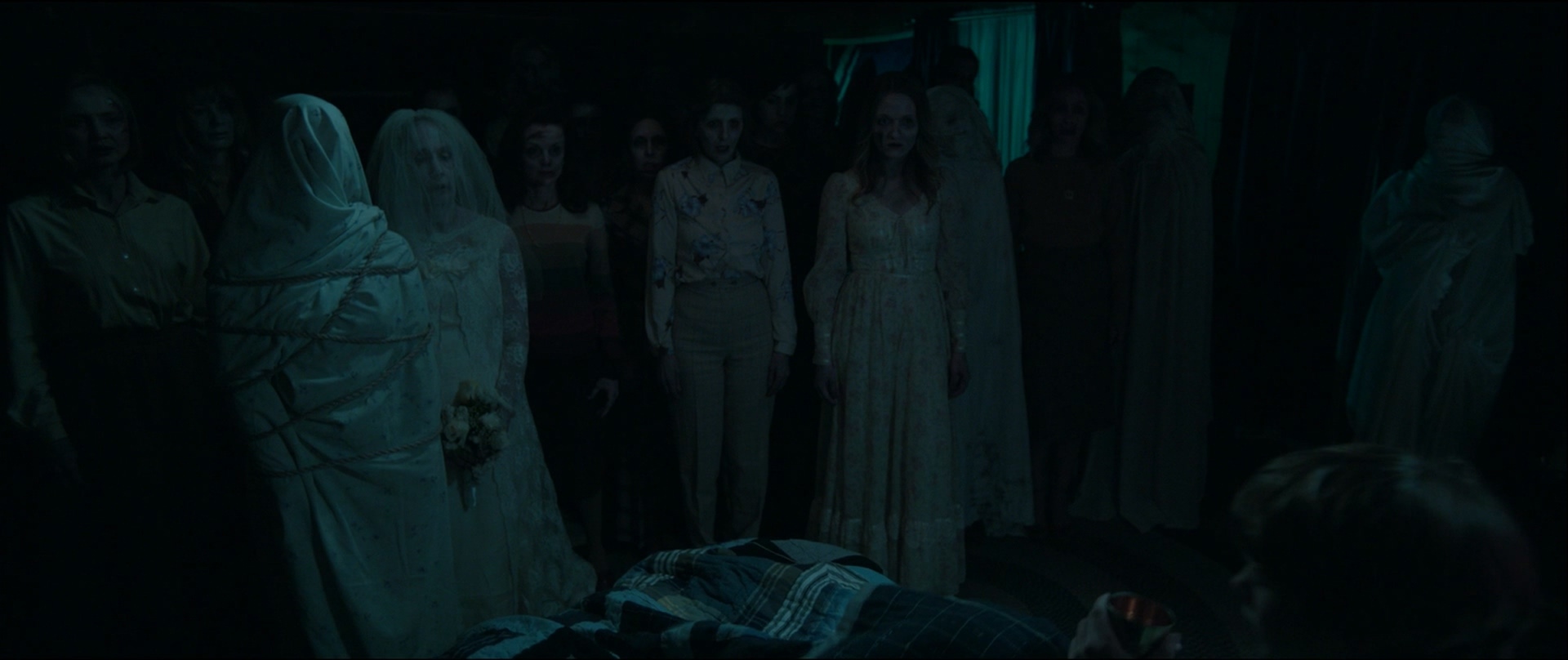 胆小慎点,经典恐怖片《潜伏2》的恐怖画面_凤凰网娱乐_凤凰网