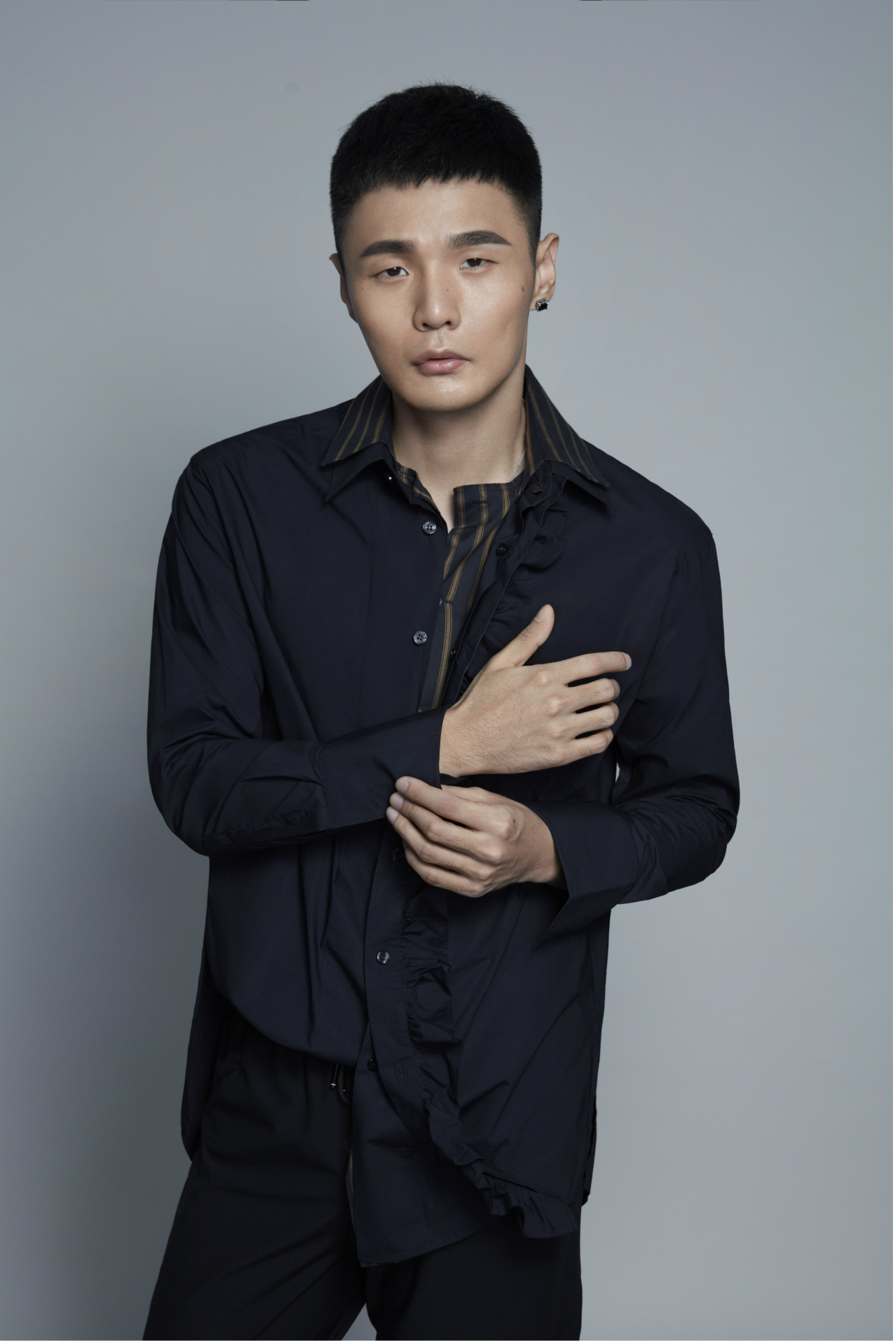 李荣浩《贫穷或富有》今日电台首播 清爽自在曲风令人一听上瘾