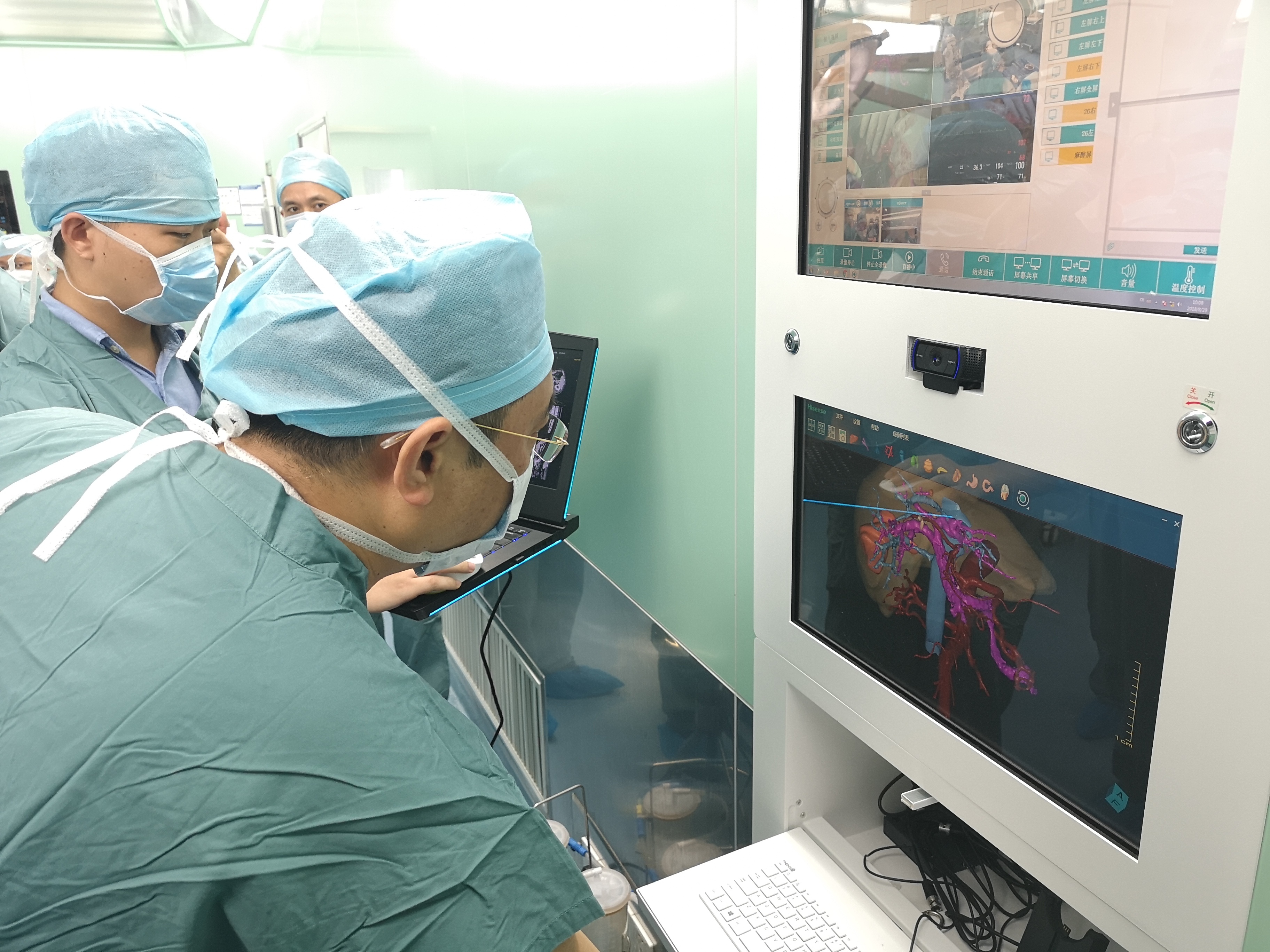 复旦大学附属中山医院全国直播手术全程,数字化手术室助力完成