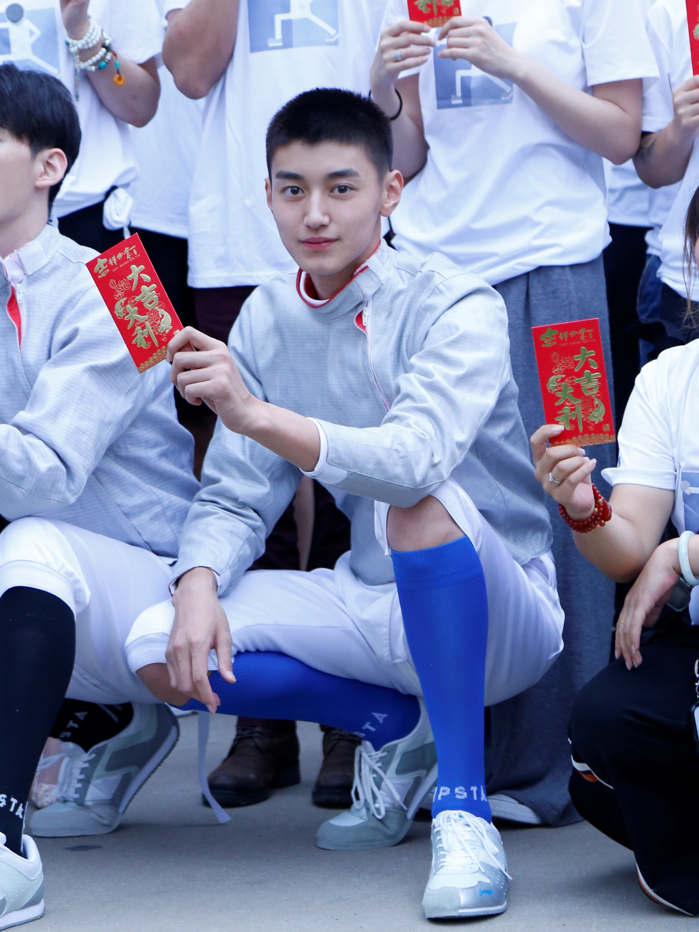 王宥钧新戏《拜托啦师兄》开机 击剑少年带来运动竞技正能量_凤凰网娱乐_凤凰网