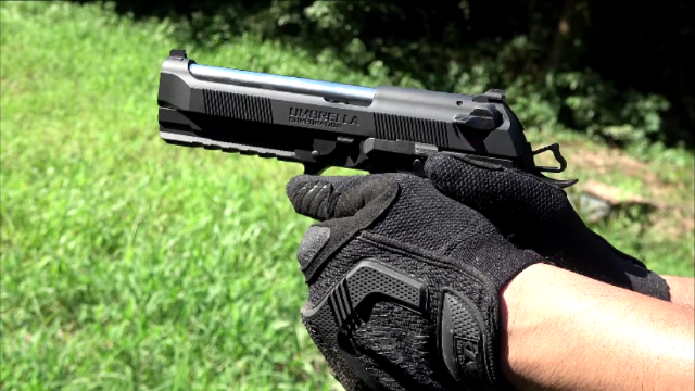 日本玩具版手枪户外射击测试采用bb弹供弹打30米很轻松